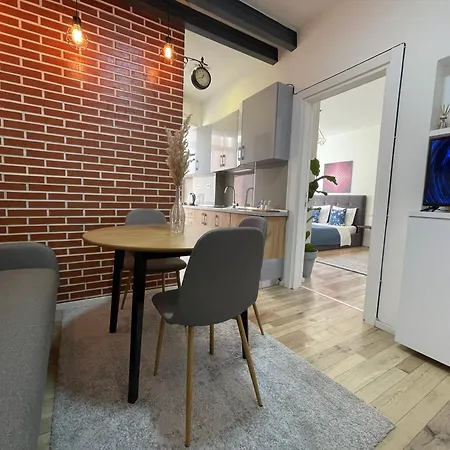 Hotel apartamentowy Myslym Shyri's 3*