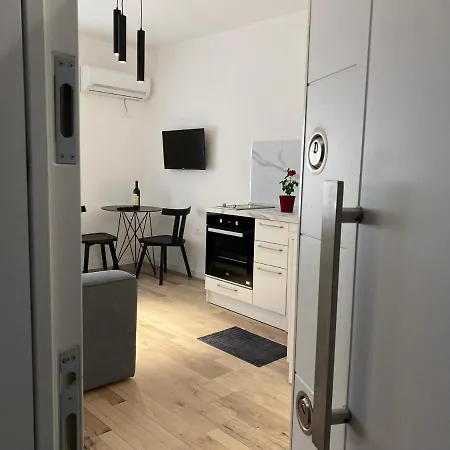 Myslym Shyri's 3* ティラナ