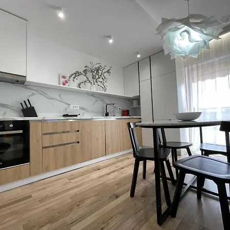 アパートホテル Myslym Shyri's ティラナ